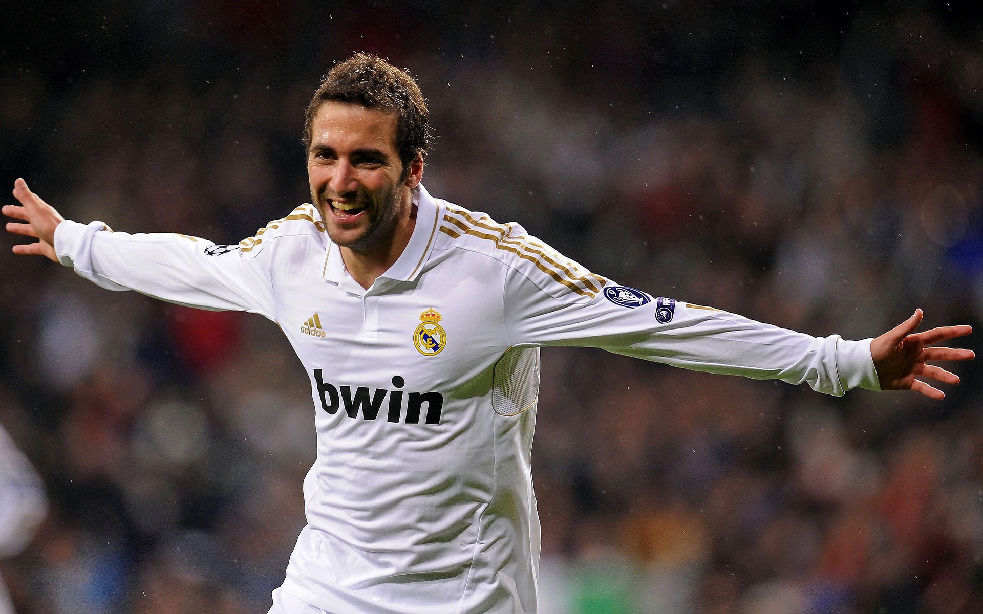 “宽板滑水:马鞍山赛场展现水面上的高空飞跃”